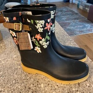 Womens Wester Chief rain boots galoshes 11 new